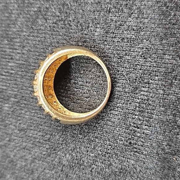 10KT YELLOW GOLD AND DIAMOND DOME WEDDING OR ANNIVERSARY RING - Picture 4 of 14